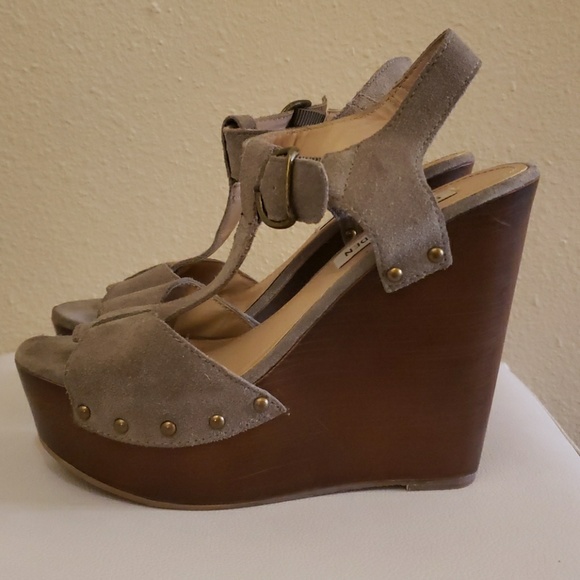 Steve Madden Shoes - Steve Madden Wyliee Taupe Wedges - Size 6.5